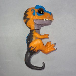 Fingerlings Untamed T-Rex Scratch Interactive Electronic Dinosaur WowWee Toys